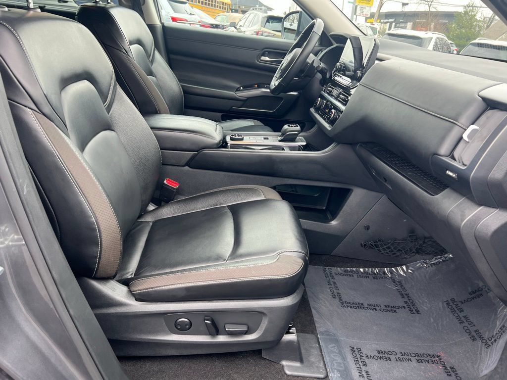 Used 2023 Nissan Pathfinder SL w/ Cargo Package AWD/4WD image 30
