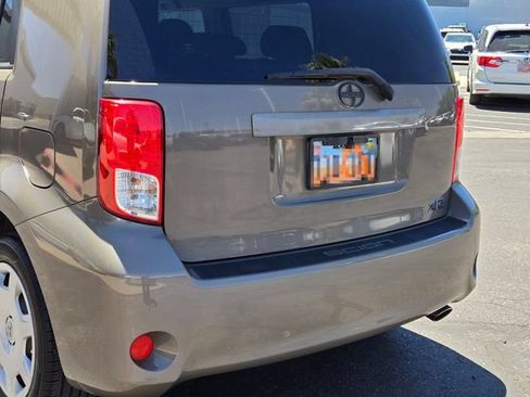 Used 2011 Scion xB FWD image 5