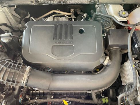 Used 2025 Chevrolet Blazer LT image 32