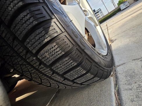 Used 2004 MAZDA MAZDA3 s w/ Moonroof & 6-CD Pkg image 30