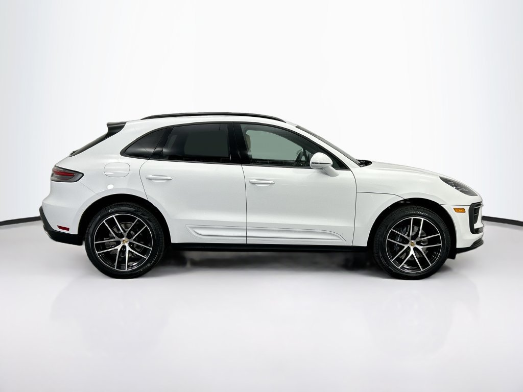 Used 2026 Porsche Macan AWD/4WD image 8