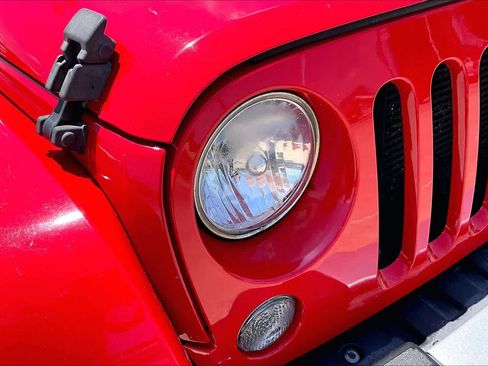 Used 2015 Jeep Wrangler Unlimited Sahara AWD/4WD image 25