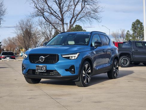 Certified 2023 Volvo XC40 B5 Plus w/ Driver Assist Package image 4