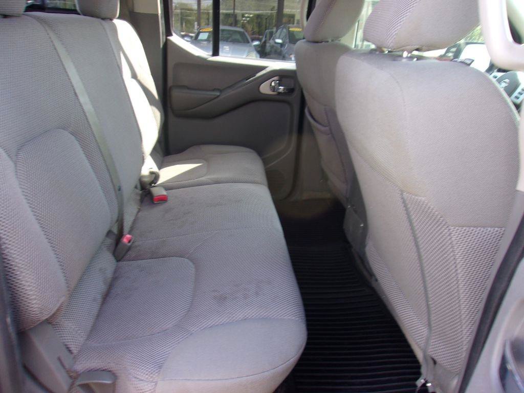 Used 2017 Nissan Frontier SV w/ SV Value Truck Package RWD image 14