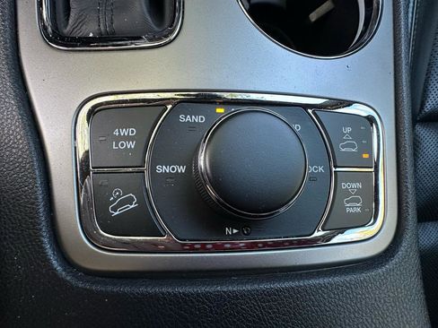 Used 2018 Jeep Grand Cherokee Overland image 29