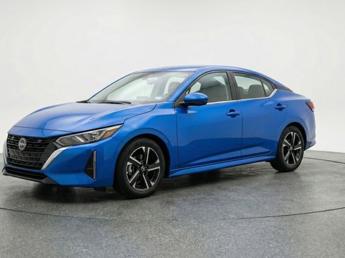 Used 2025 Nissan Sentra SV image 3