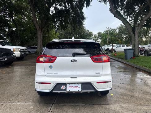 Used 2017 Kia Niro Touring FWD image 9