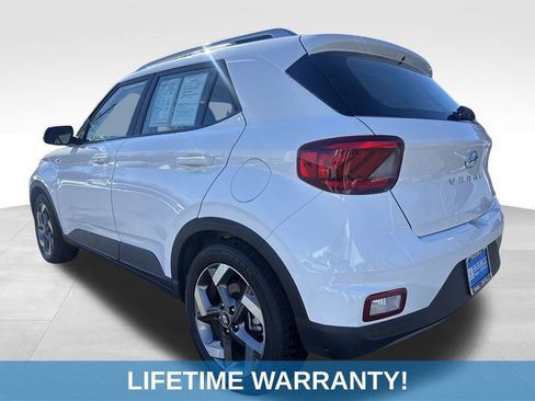 Used 2024 Hyundai Venue SEL image 4