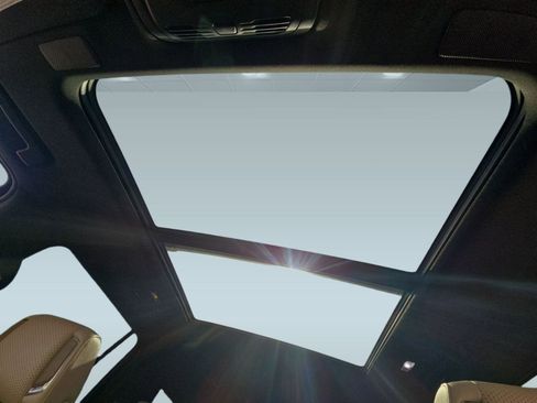 Used 2021 Cadillac Escalade ESV Premium Luxury w/ Performance Package image 16