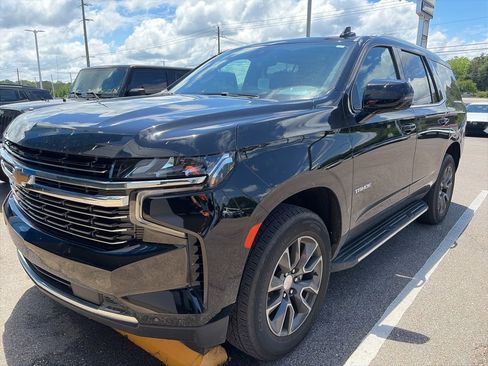 Used 2023 Chevrolet Tahoe LT w/ Luxury Package RWD image 2