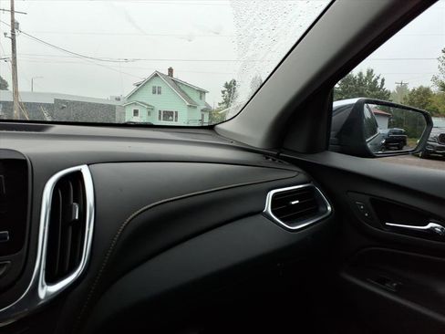 Used 2018 Chevrolet Equinox Premier image 18