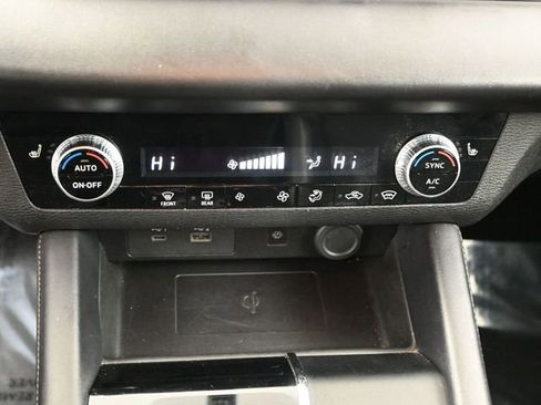 Used 2024 Mitsubishi Outlander SE image 17