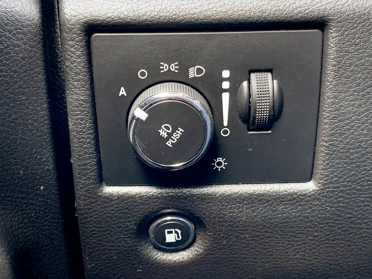 Used 2019 Jeep Grand Cherokee Laredo AWD/4WD image 17
