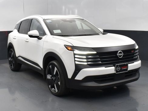 New 2025 Nissan Kicks SR image 1