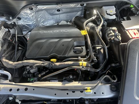 Used 2025 Chevrolet Trax ACTIV w/ Sunroof Package FWD image 9