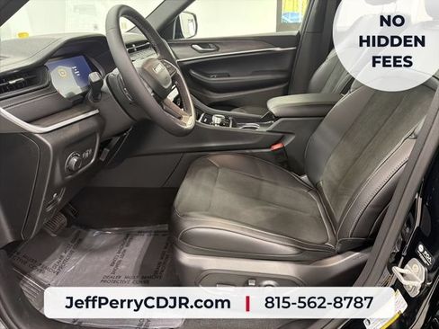 New 2026 Jeep Grand Cherokee Altitude AWD/4WD image 9