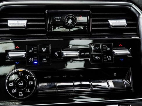 Used 2025 Nissan Armada Platinum image 23