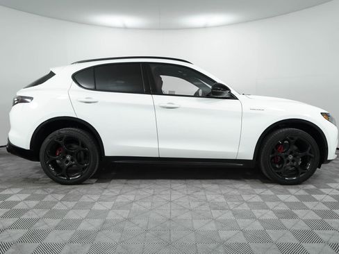 New 2025 Alfa Romeo Stelvio Sprint image 11