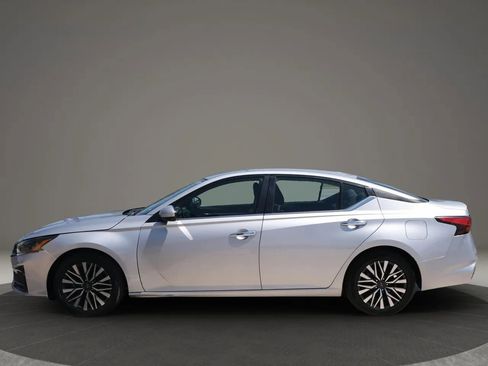 Used 2023 Nissan Altima 2.5 SV image 3