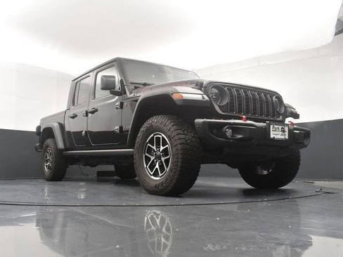 Used 2024 Jeep Gladiator Rubicon w/ Technology Group AWD/4WD image 22