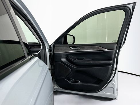 Used 2023 Jeep Grand Cherokee Limited image 33