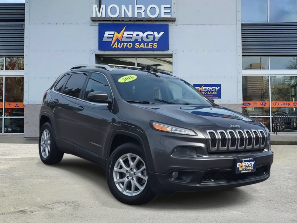 Used 2016 Jeep Cherokee Latitude w/ Cold Weather Group AWD/4WD image 1