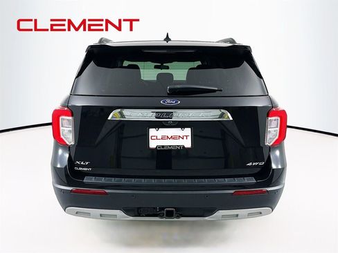 Certified 2022 Ford Explorer XLT w/ Equipment Group 202A image 7