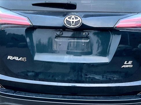 Used 2017 Toyota RAV4 LE w/ All Weather Liner Package AWD/4WD image 10