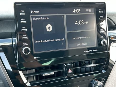 Used 2022 Toyota Camry XLE FWD image 13