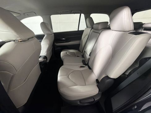Used 2024 Toyota Grand Highlander XLE image 23