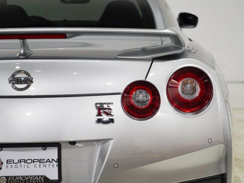 Used 2020 Nissan GT-R Premium AWD/4WD image 34