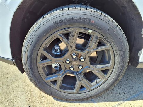 New 2025 Ford Maverick XLT w/ XLT Luxury Package image 24