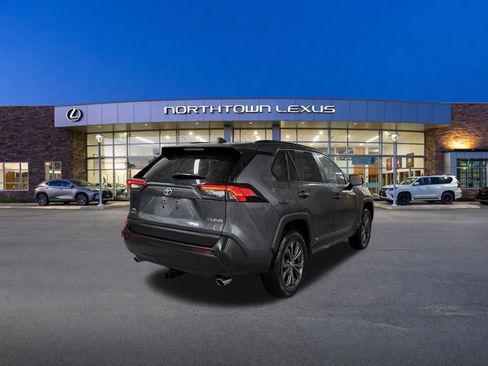 Used 2022 Toyota RAV4 XLE Premium AWD/4WD image 22