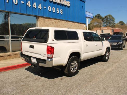 Used 2017 Toyota Tacoma SR5 w/ Tow Package image 5