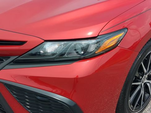 Used 2021 Toyota Camry SE image 18