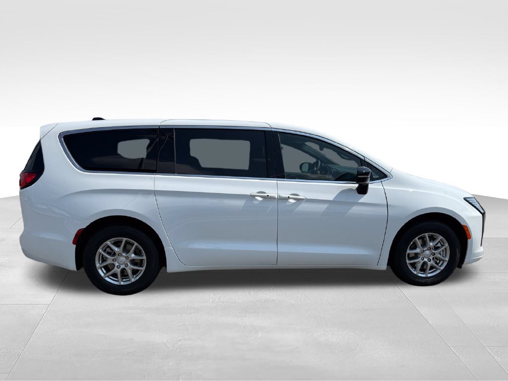 New 2027 Chrysler Pacifica Select FWD image 30