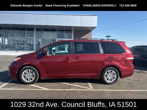 Used 2013 Toyota Sienna XLE image 4
