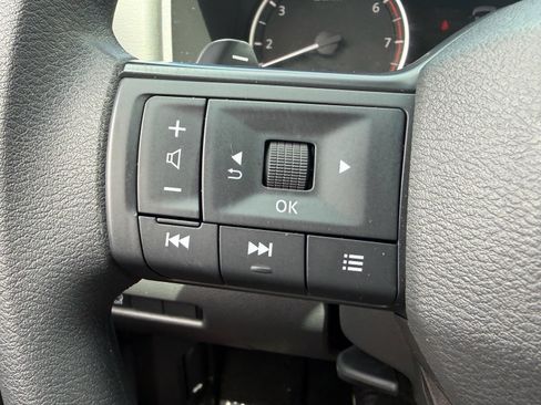 Used 2025 Nissan Rogue S FWD image 28