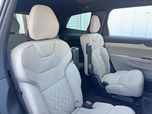 Used 2025 Volvo EX90 Ultra image 38