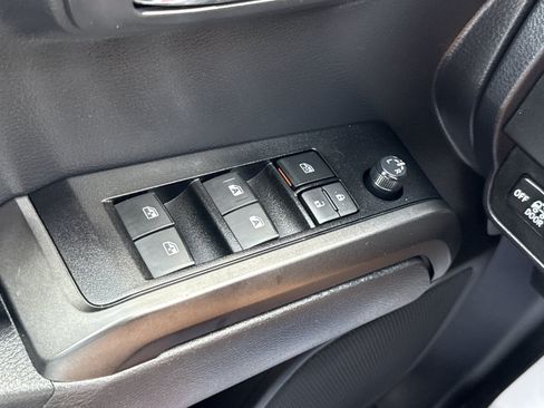 Used 2022 Toyota Tacoma TRD Off-Road w/ Technology Package AWD/4WD image 16