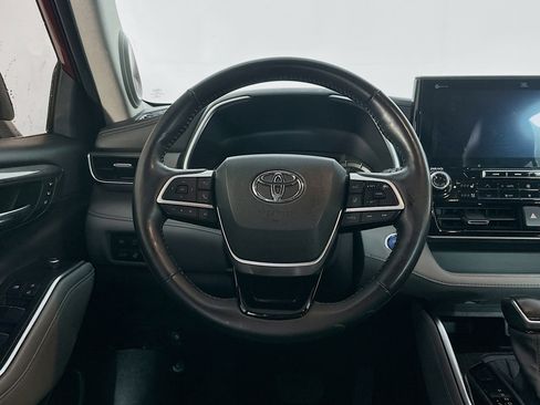 Used 2022 Toyota Highlander Limited image 18