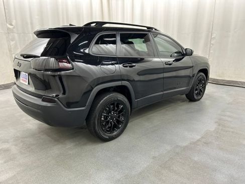 Used 2023 Jeep Cherokee Altitude Lux AWD/4WD image 4