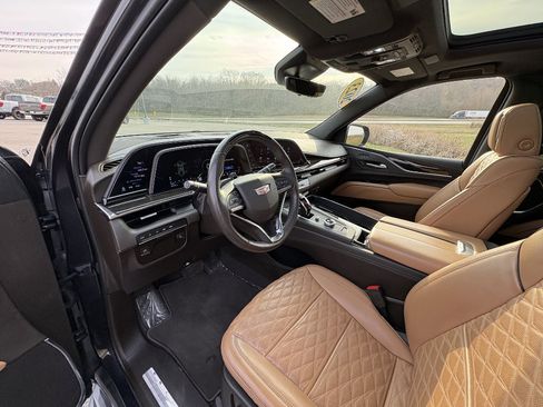 Used 2023 Cadillac Escalade Premium Luxury w/ LPO, Radiant Package AWD/4WD image 29