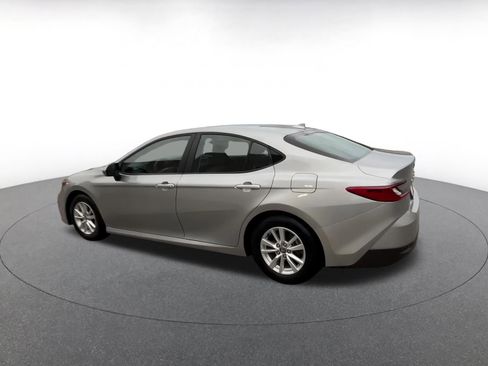 Used 2025 Toyota Camry LE image 10
