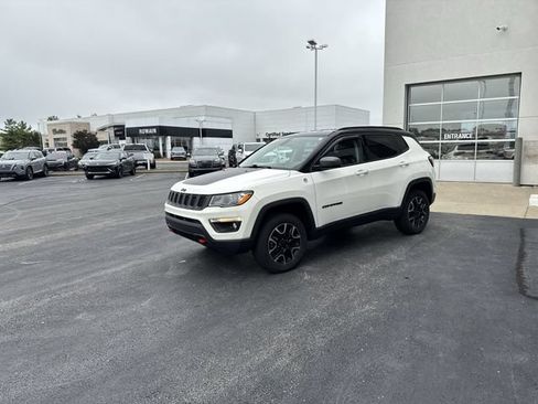 Used 2019 Jeep Compass Trailhawk AWD/4WD image 2