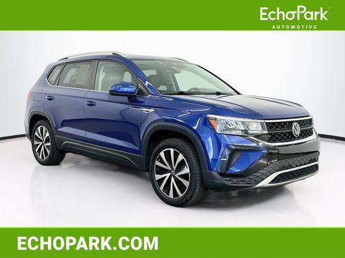 Used 2023 Volkswagen Taos SE w/ Panoramic Sunroof Package AWD/4WD image 1