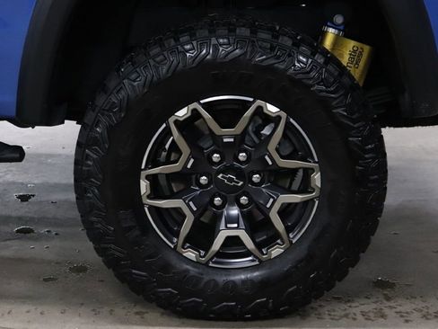 Used 2025 Chevrolet Colorado ZR2 w/ Technology Package AWD/4WD image 38