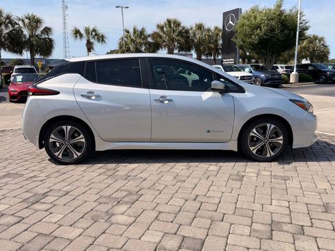 Used 2018 Nissan Leaf SV FWD image 8