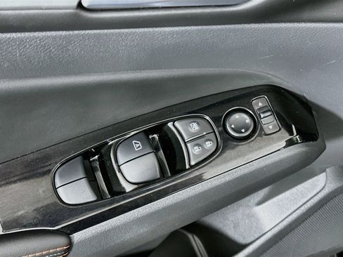 Used 2025 Nissan Altima 2.5 SR FWD image 15
