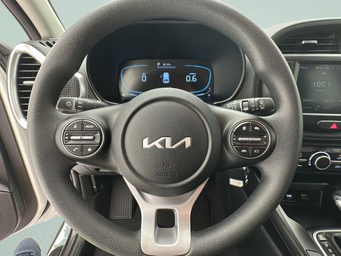 Used 2025 Kia Soul LX w/ LX Technology Package FWD image 15